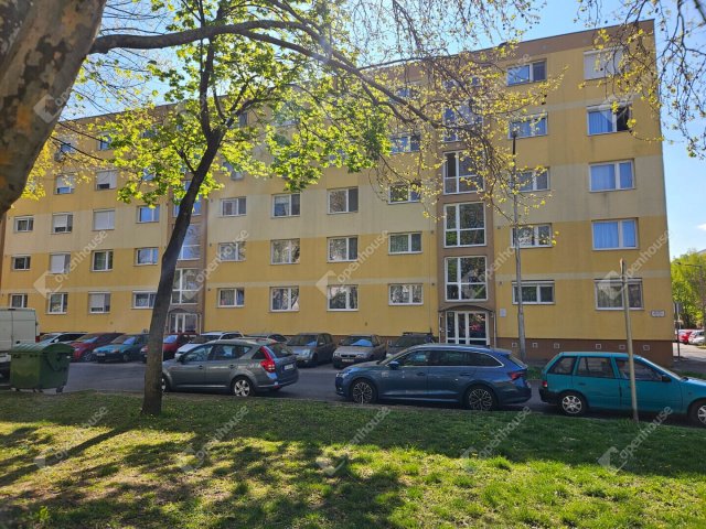 Eladó panellakás, Győrött 49.5 M Ft, 2 szobás