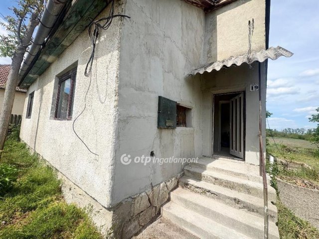Eladó családi ház, Egerfarmoson 7.9 M Ft, 3 szobás
