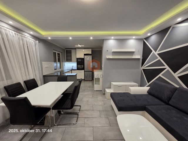 Kiadó téglalakás, albérlet, Pécsett 200 E Ft / hó, 2+1 szobás