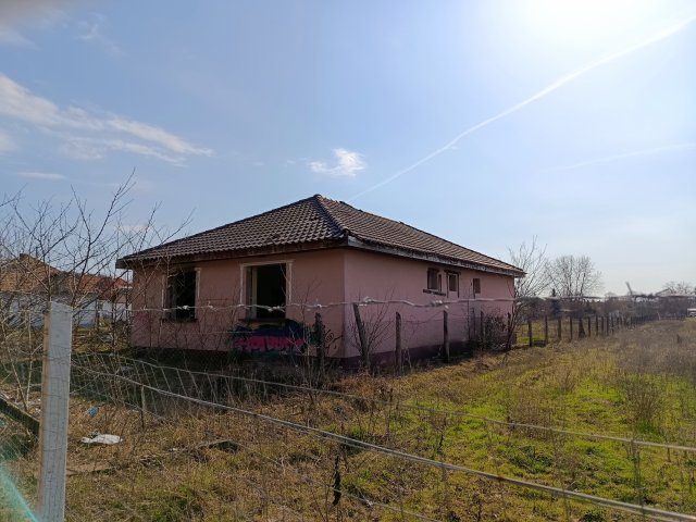 Eladó családi ház, Dánszentmiklóson 43 M Ft, 3 szobás