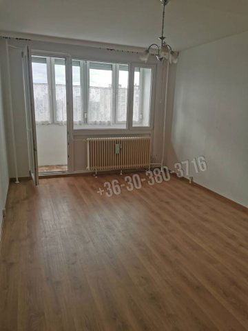 Eladó panellakás, Dunaújvárosban 35.9 M Ft, 2 szobás