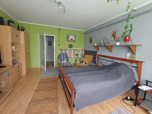 Eladó panellakás, Baján 28.5 M Ft, 2 szobás