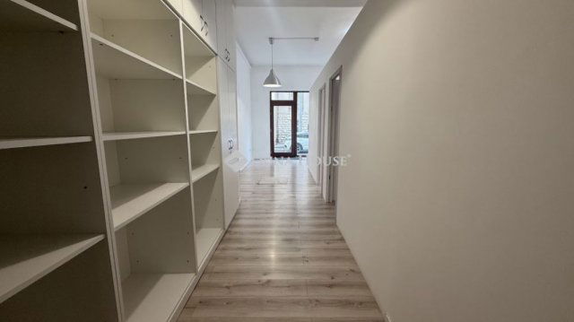 Kiadó üzlethelyiség, Szombathelyen 200 E Ft / hó, 1 szobás