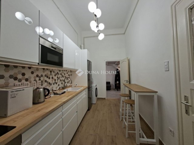 Eladó téglalakás, Budapesten, VIII. kerületben 74.9 M Ft
