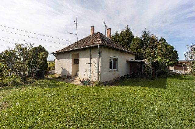 Eladó családi ház, Érsekvadkerten 25.9 M Ft, 2 szobás