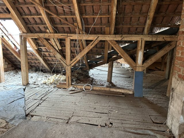 Eladó családi ház, Kaposváron 159.9 M Ft, 9+2 szobás