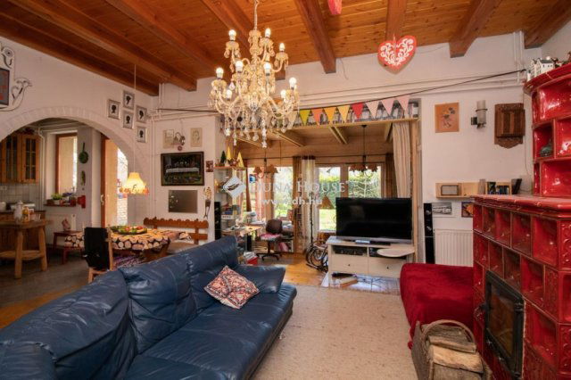 Eladó családi ház, Nagykovácsiban 189.9 M Ft, 8 szobás