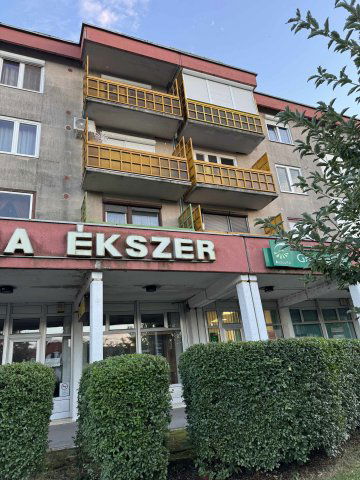 Eladó panellakás, Pásztón 45 M Ft, 5 szobás