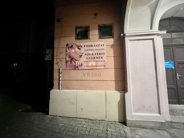 Eladó üzlethelyiség, Pécsett, Rákóczi úton 16.5 M Ft