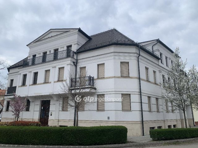 Eladó téglalakás, Kecskeméten 170.17 M Ft, 4+1 szobás