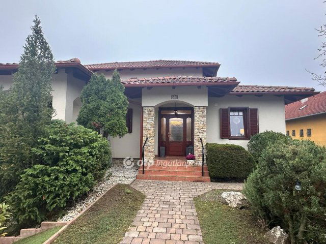 Eladó családi ház, Siófokon 375 M Ft, 6 szobás