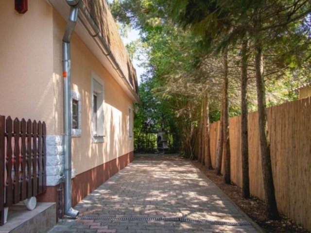Eladó nyaraló, Balatonfenyvesen 134.5 M Ft, 5 szobás