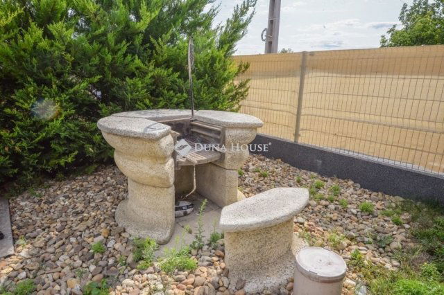 Eladó ikerház, Kápolnásnyéken 95.9 M Ft, 3 szobás