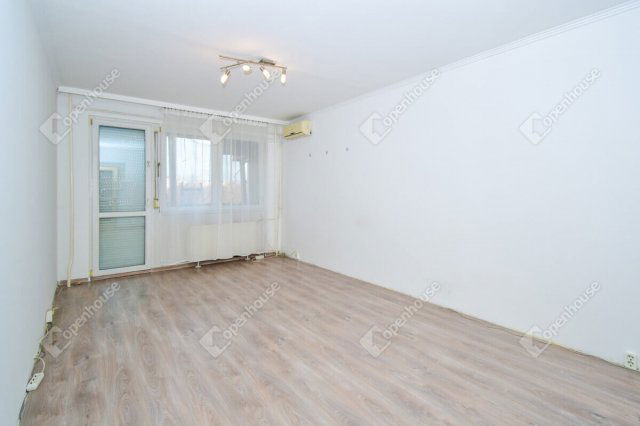 Eladó panellakás, Szegeden 51.9 M Ft, 2 szobás