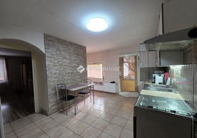 Eladó családi ház, Tápiószecsőn 39 M Ft, 2 szobás