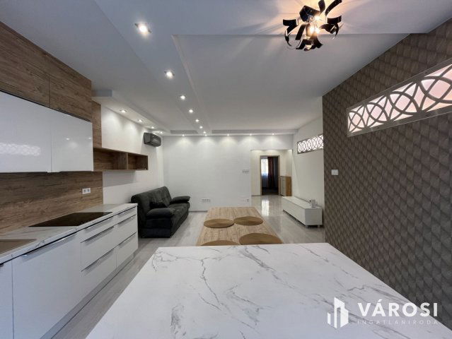 Kiadó téglalakás, albérlet, Debrecenben 550 E Ft / hó, 4 szobás