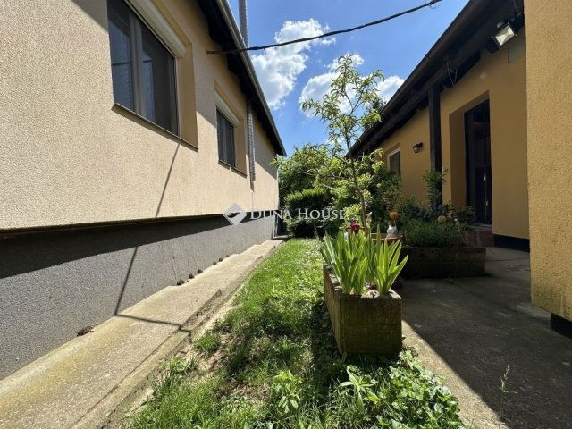 Eladó családi ház, Nagykovácsiban 198 M Ft, 7 szobás