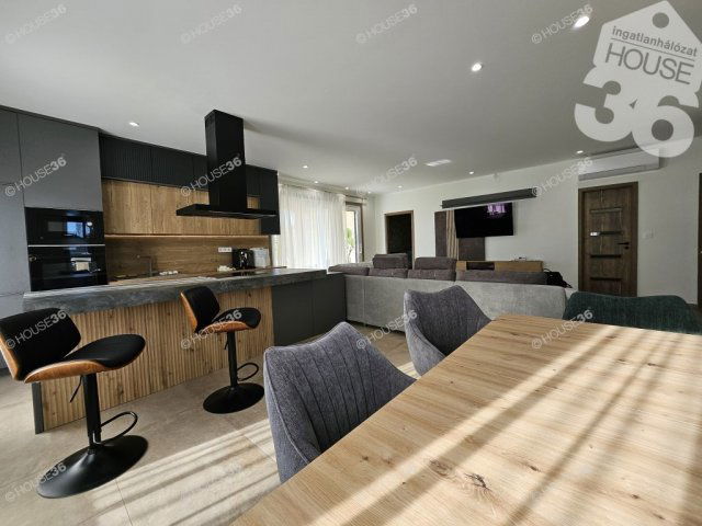 Eladó családi ház, Kecskeméten 169.9 M Ft, 5 szobás