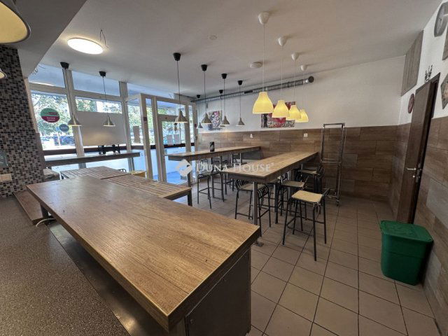 Kiadó üzlethelyiség, Pécsett, Nagy Lajos király útján