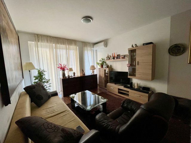 Eladó téglalakás, Budapesten, VIII. kerületben, Corvin sétányon