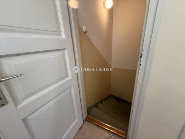 Eladó családi ház, Pécsett 115 M Ft, 4 szobás