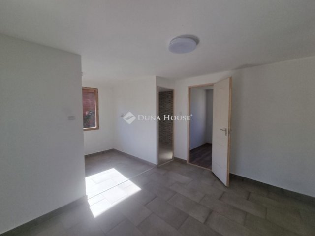 Eladó nyaraló, Tóalmáson 22 M Ft, 2 szobás