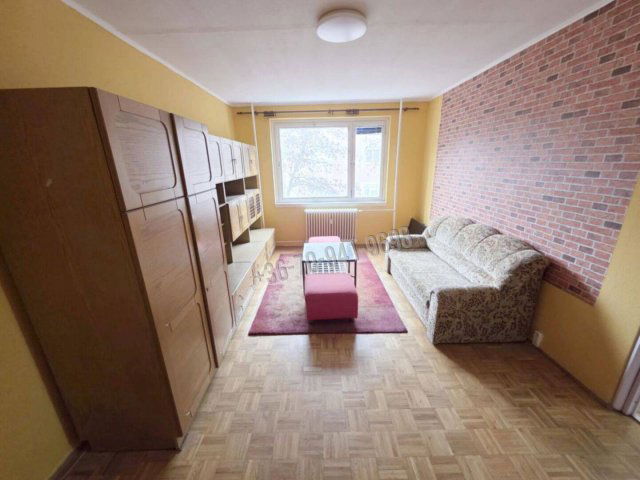 Eladó panellakás, Dunaújvárosban, Balogh Ádám utcában 26 M Ft