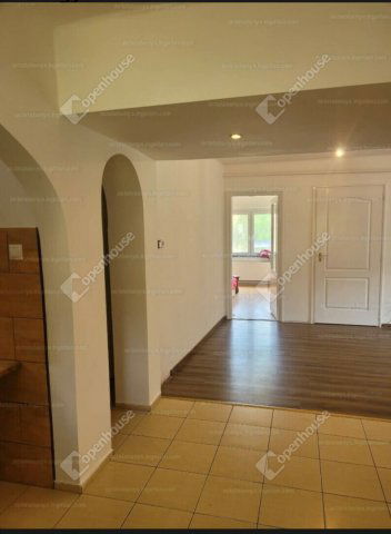 Eladó családi ház, Szárligeten 95.5 M Ft, 7 szobás