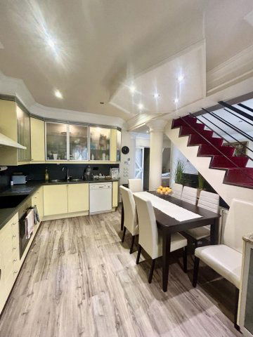 Eladó téglalakás, Debrecenben 110 M Ft, 4 szobás