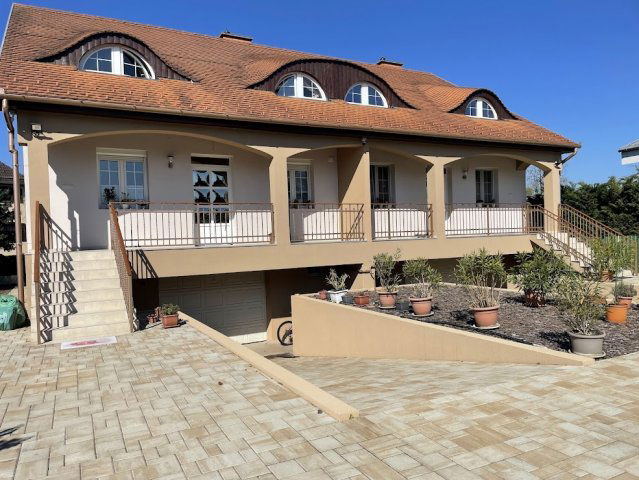 Eladó ikerház, Debrecenben 160 M Ft, 5 szobás