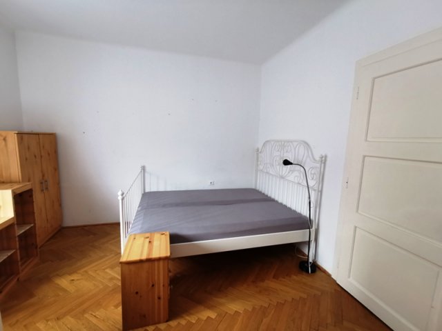 Kiadó téglalakás, albérlet, Pécsett, Megyeri téren, 3 szobás
