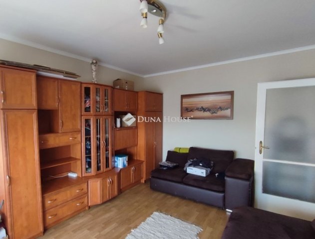 Eladó panellakás, Kecskeméten 42.99 M Ft, 2 szobás