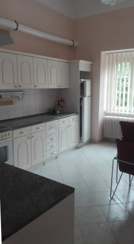 Kiadó iroda, Pécsett, Király utcában 140 E Ft / hó, 2 szobás