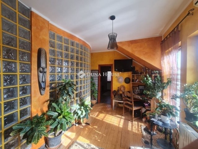 Eladó családi ház, Budapesten, XV. kerületben 254.9 M Ft