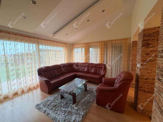 Kiadó családi ház, albérlet, Győrött 450 E Ft / hó, 5 szobás