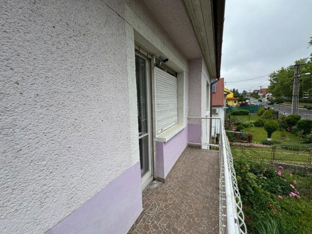 Eladó családi ház, Hévízen 89 M Ft, 6 szobás