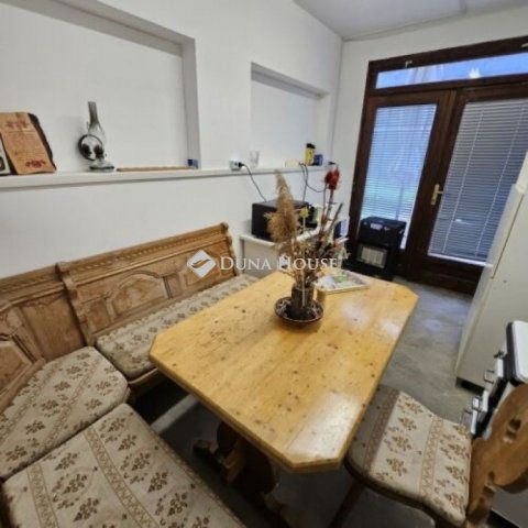 Eladó családi ház, Szekszárdon 25.9 M Ft, 3 szobás