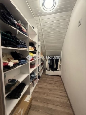 Eladó családi ház, Vecsésen 129.9 M Ft, 4 szobás