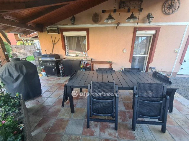 Eladó családi ház, Alsónémediben 169.9 M Ft, 7 szobás