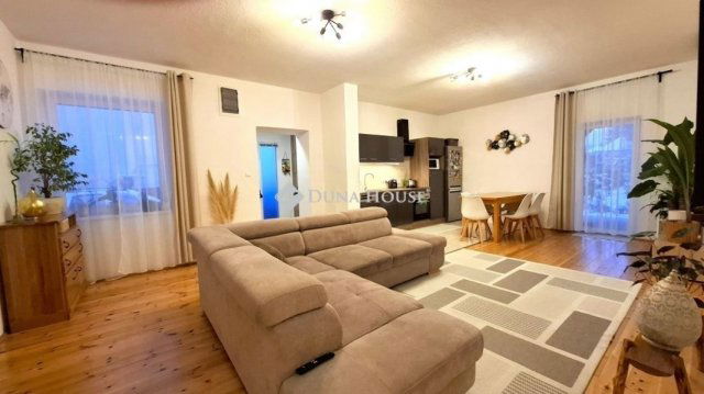 Eladó családi ház, Őrbottyánban 118 M Ft, 7 szobás