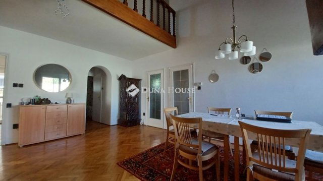 Eladó családi ház, Balatonfüreden 129.9 M Ft, 6 szobás