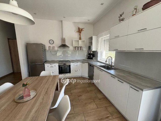 Eladó családi ház, Balatonőszödön 114 M Ft, 5 szobás