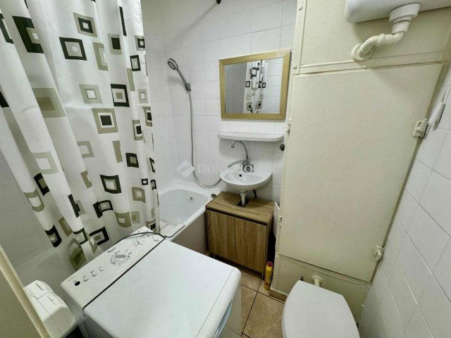 Kiadó panellakás, albérlet, Kecskeméten 120 E Ft / hó, 1 szobás