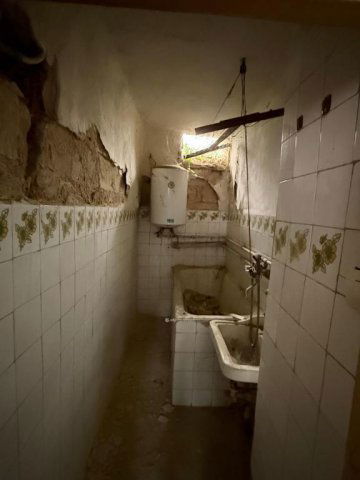 Eladó családi ház, Pécsett 44.9 M Ft, 2 szobás