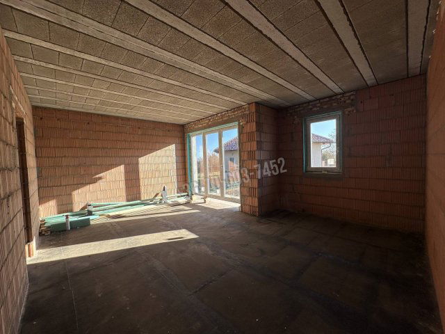 Eladó családi ház, Vácon 97.5 M Ft, 4 szobás