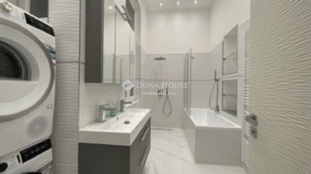 Eladó téglalakás, Budapesten, V. kerületben 168.245 M Ft