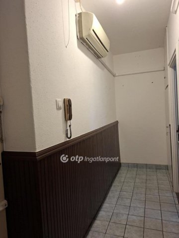 Eladó panellakás, Hajdúböszörményen 39.9 M Ft, 2 szobás
