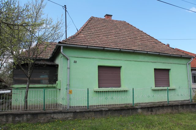 Eladó családi ház, Szárligeten 49.9 M Ft, 3+1 szobás