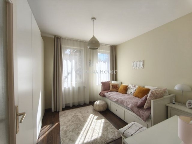 Eladó téglalakás, Szegeden 72 M Ft, 2 szobás