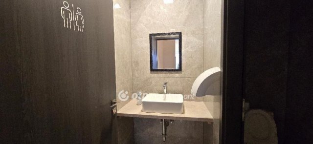 Kiadó üzlethelyiség, Hajdúböszörményen 700 E Ft / hó